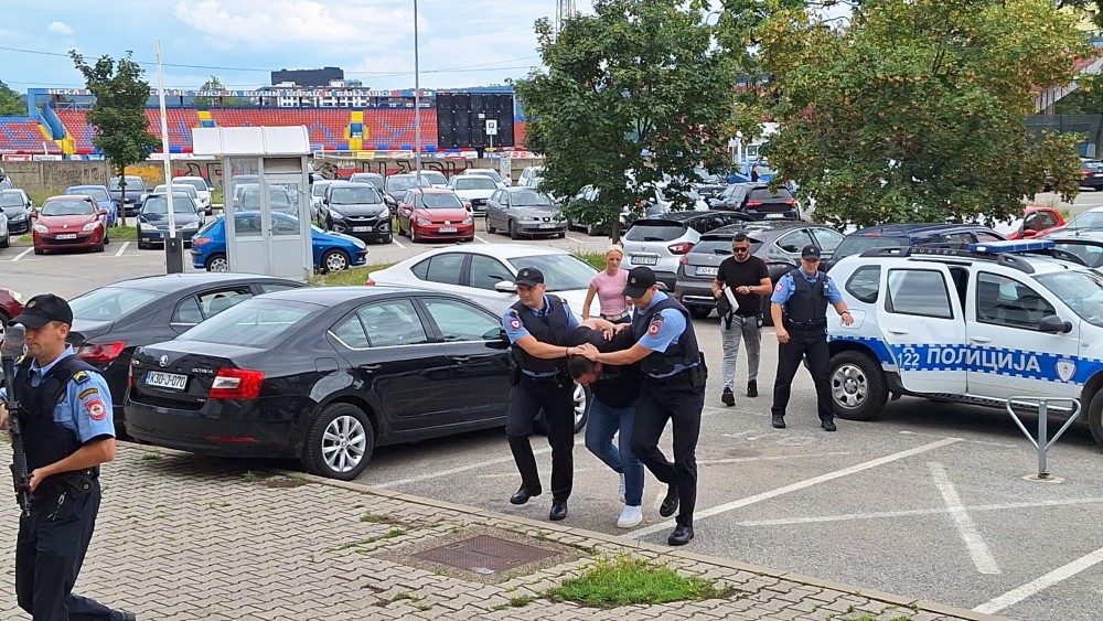 Banjalučanin osuđen na pet godina zatvora: Prijeteći pištoljem oteo skoro 19.000 KM