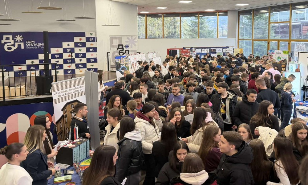 Zar sve ovo postoji u Banjaluci?! Mladi oduševili na Sajmu zanimanja FOTO/VIDEO