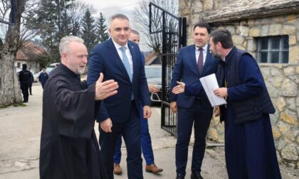 Premijer obišao crkvu Svetog proroka Ilije: Sa sveštenicima dočekao ga i Bašević