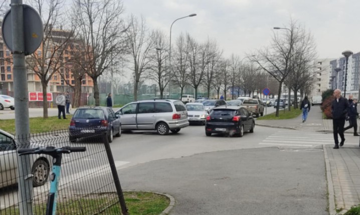 Sudar u Banjaluci: Vozila blokirala ulicu, gužve u oba smjera FOTO