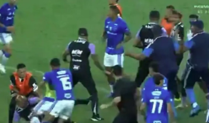 Nevjerovatna scena na utakmici: Masovna tuča zasjenila titulu Kruzeira VIDEO