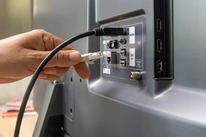 Slika na TV-u vam stalno sjecka? Rješenje je kabl od nekoliko maraka, a ne novi ruter