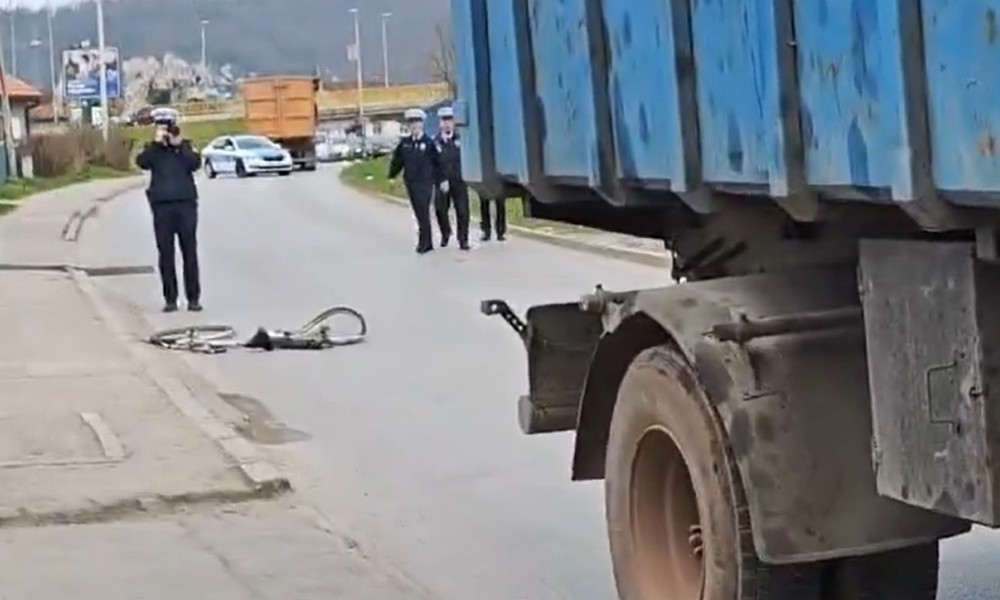 Udes u Banjaluci! Kamion pregazio bicikl VIDEO