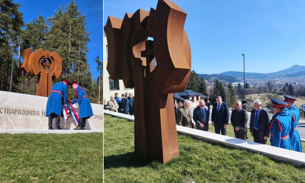 Dodik položio vijenac u Palama: Obilježene 34 godine od prvog Ustava Srpske FOTO