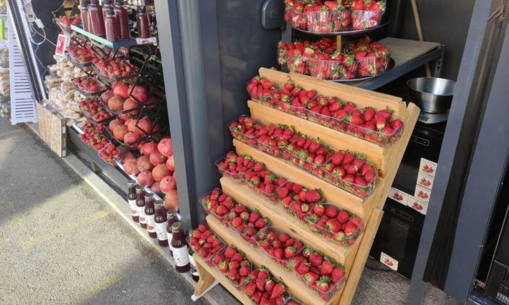 Prve jagode stigle na Tržnicu: Banjalučani kažu da je cijena visoka