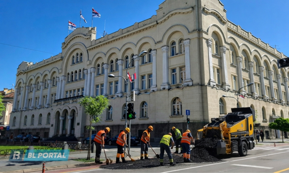 Vozači izbjegavaju rupe, Banjaluka traži izvođača: Skoro dva miliona KM za sanaciju ulica FOTO
