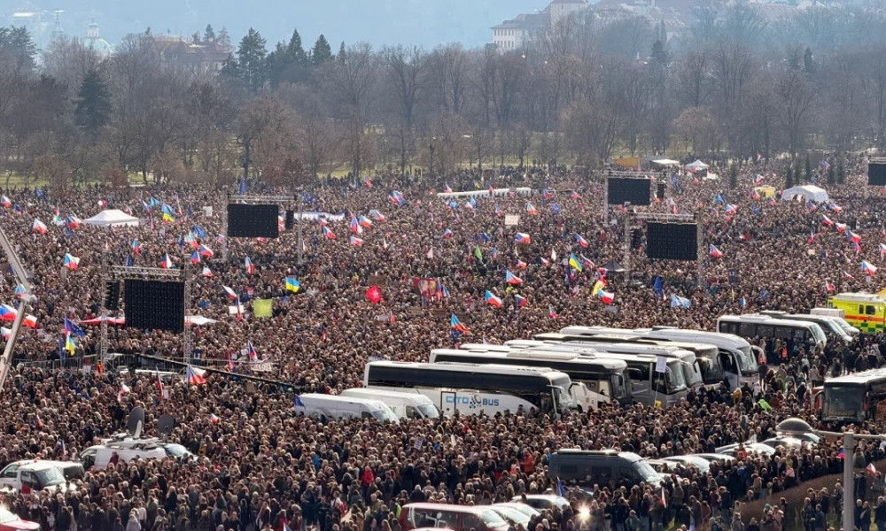 Oko 250.000 ljudi na ulicama Praga: Najveći antivladin protest u posljednjih nekoliko godina