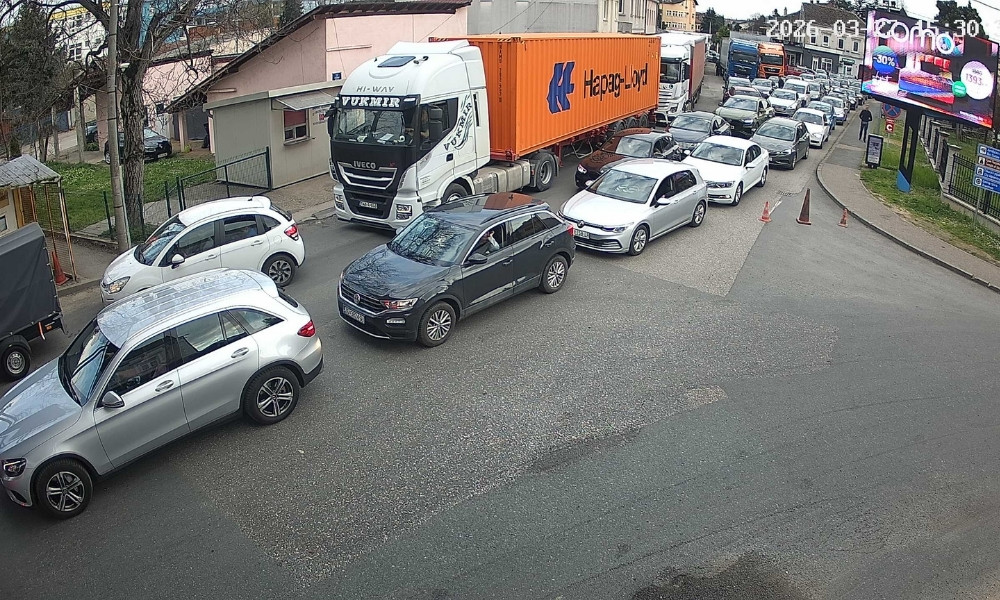 Gužva na izlazu iz BiH: Pojačana frekvencija vozila na prelazima Gradina i Gradiška