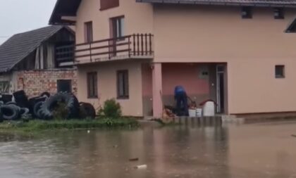 Mještani strahuju, kiša ne prestaje: Nabujali potok napravio haos u Velikom Blaškom VIDEO