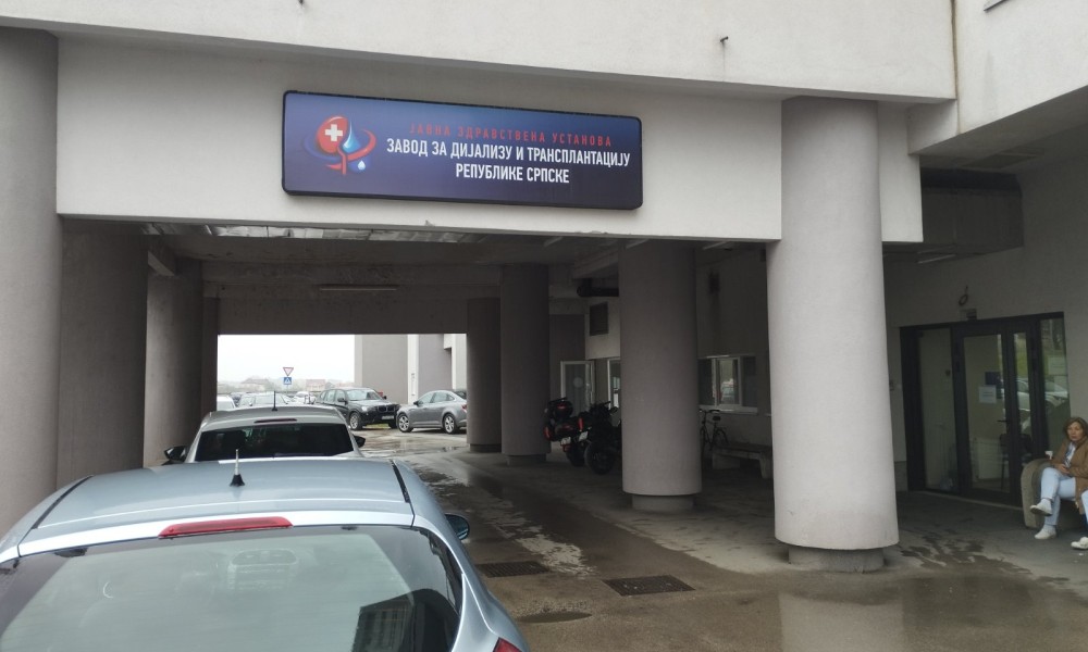 Optužbe zbog lijekova i policijska intervencija: Šta se dešava u Zavodu za dijalizu FOTO