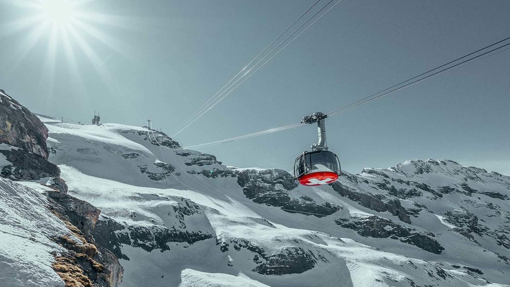 Incident na skijalištu: Kabina žičare se otkačila i pala niz planinsku padinu