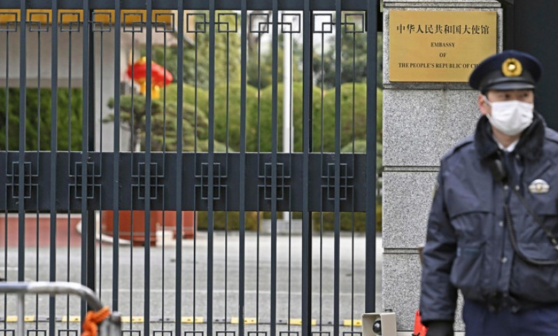 Drama! Japanski oficir upao u ambasadu Kine pa prijetio ubistvom diplomata