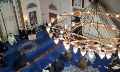 Praznik kojim se obilježava kraj posta: Muslimani proslavljaju Ramazanski bajram VIDEO