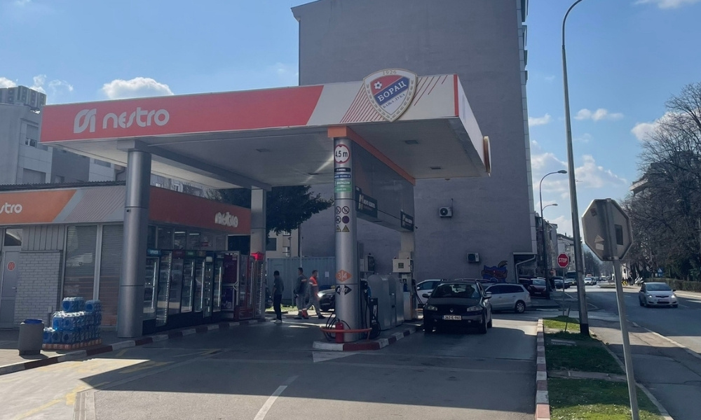 Pumpe danas oslobođene! Vozači trčali po gorivo i u Banjaluci, sipalo se i za sedam maraka