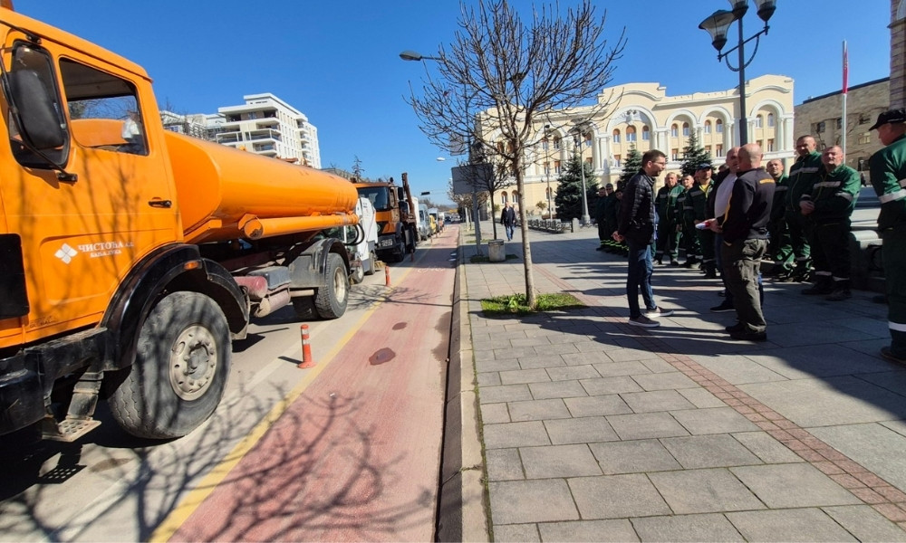 Svi se parkirali pred Gradsku upravu: Počinje akcija “Čisto lice grada” FOTO/VIDEO