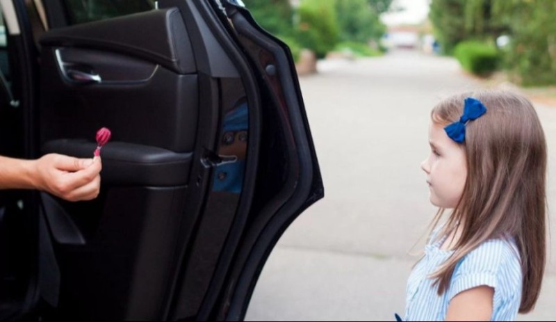Oglasio se MUP o “mamljenju” djece u vozilo: “Istina je da smo zaprimili prijavu”