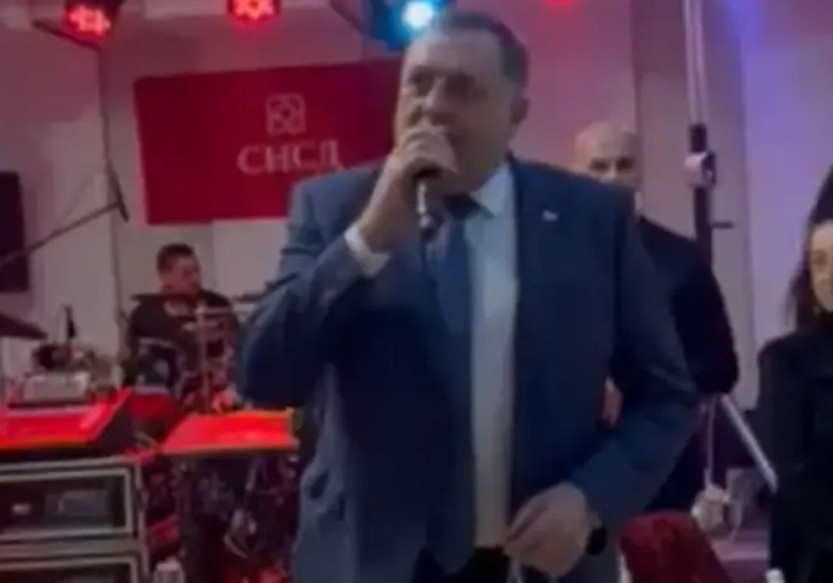 Proslava 8. marta u Bijeljini: Dodik ponovo zapjevao VIDEO