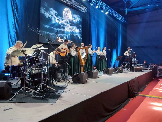 Koncert grupe “Fenečki biseri” pred prepunom dvoranom u Banjaluci FOTO/VIDEO