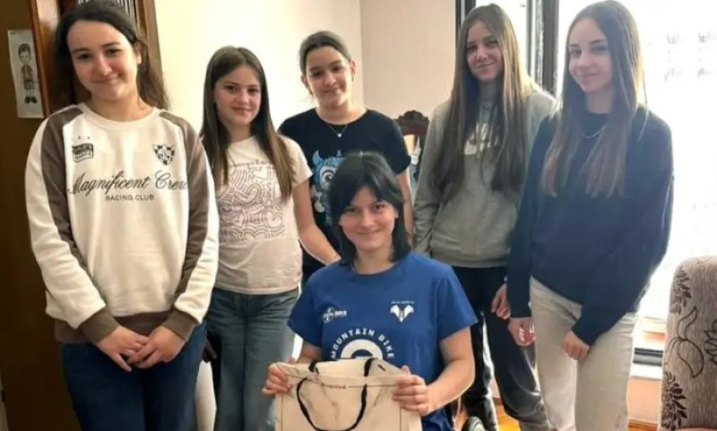 Humanost na djelu: Učenici prikupili više od 8.000 maraka za liječenje drugarice Ivane