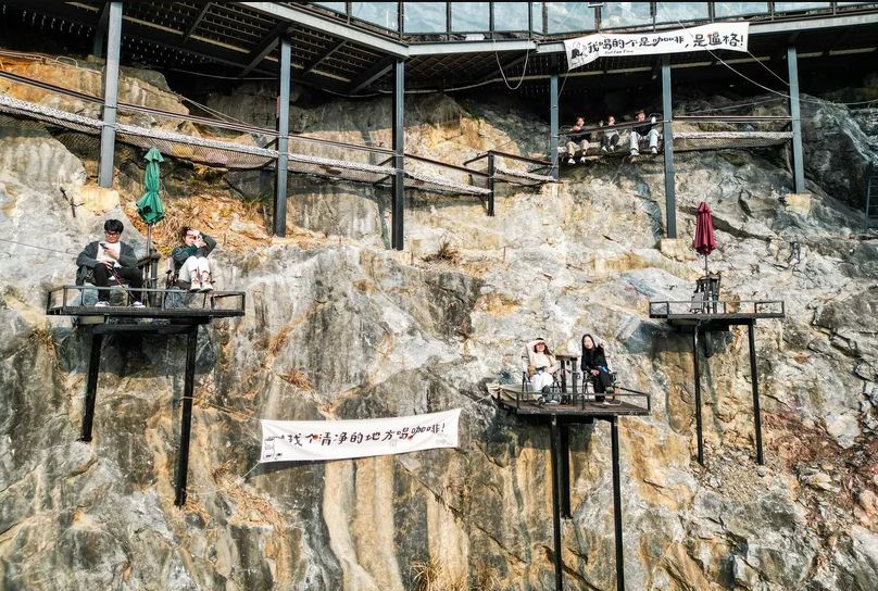 Najekstremniji kafić na svijetu postao fenomen: Pogledajte gdje ljudi piju kafu VIDEO