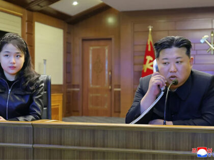 Moćno oružje: Kim sa svojom kćerkom od 13 godina posmatrao testiranje raketnih sistema