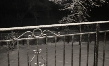 Zima pokazuje zube: Kneževo večeras pod snijegom VIDEO 