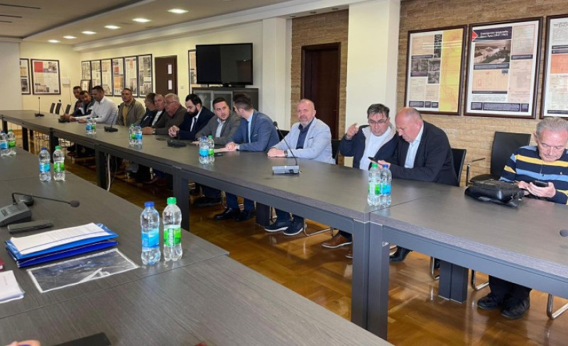 Kresojević nakon sastanka u “Elektrokrajini”: Počinje zamjena dotrajalih bandera