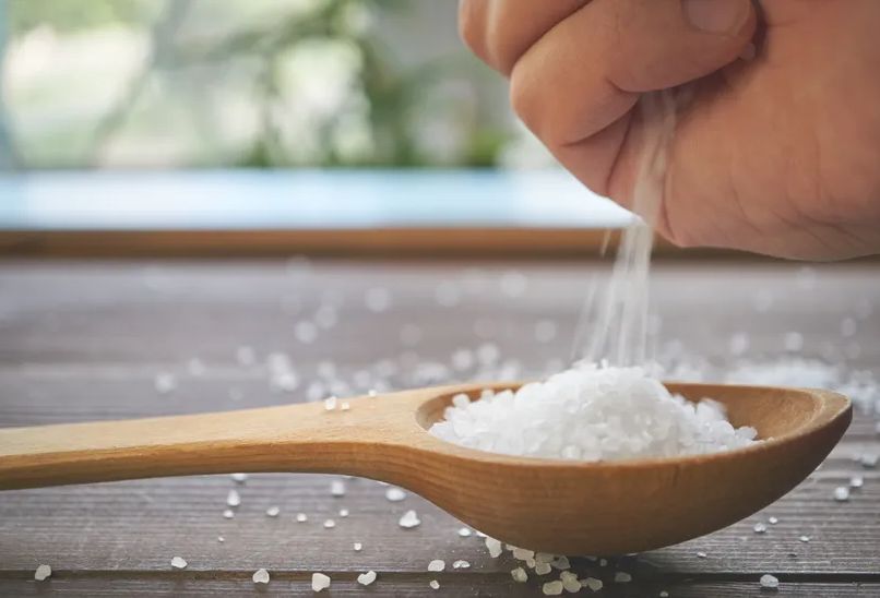 Moć krupne soli na pragu: Zašto je ovaj stari trik ponovo hit u modernim domovima