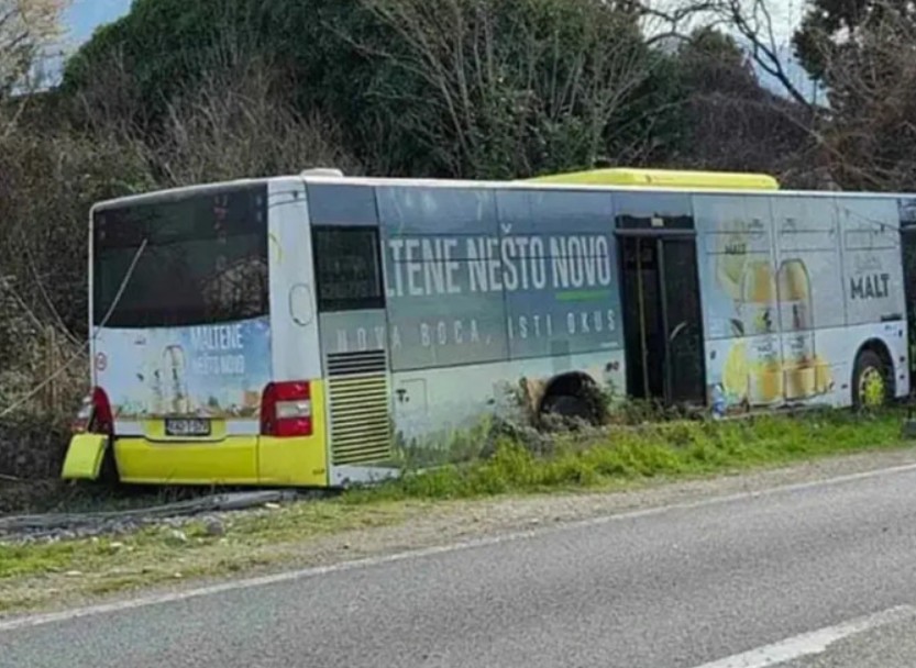 Teška nesreća u ovom dijelu BiH: Autobus sletio s puta, povrijeđene tri osobe