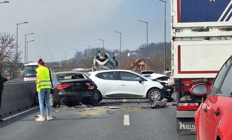 U jednom vozilu bilo dijete: Detalji o saobraćajci na brzoj cesti Laktaši – Banjaluka
