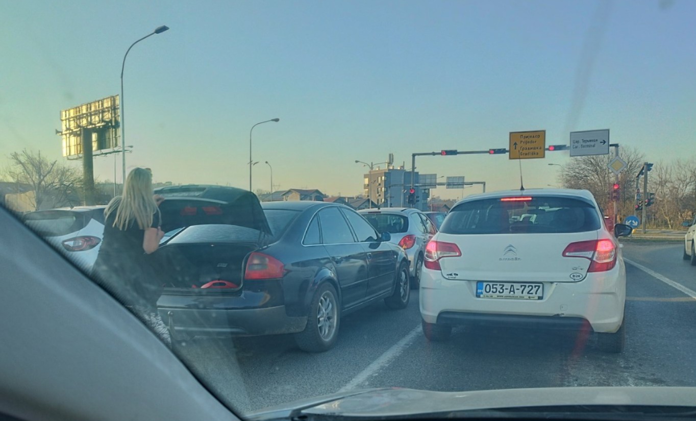 Sudar na izlazu iz Banjaluke: Velika gužva u pravcu Laktaša FOTO