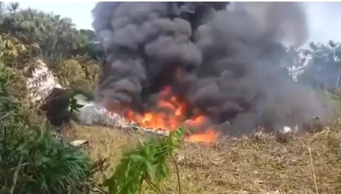 Avion se srušio ubrzo nakon polijetanja: U letjelici bilo 110 vojnika