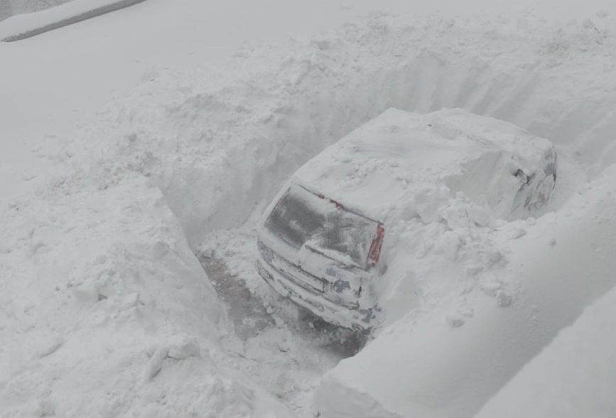 Nevjerovatne slike iz komšiluka: Ogromna količina snijega na Papuku