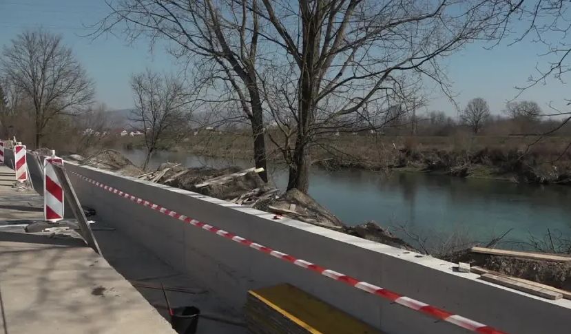 U Prijedoru počela izgradnja parapetnog zida za odbranu od poplava