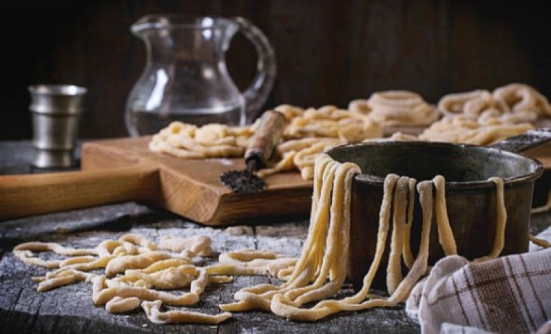 Domaća tjestenina kao iz Italije: Evo kako da napravite pici – korak po korak