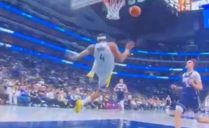 Strašna povreda u NBA ligi i uznemirujuć snimak: Krenuo da zakuca i pao VIDEO