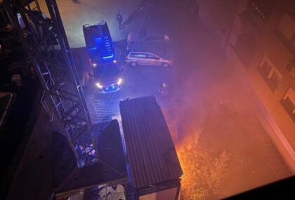 Požar u banjalučkom naselju: Vatrogasci intervenisali zbog zapaljenog kontejnera