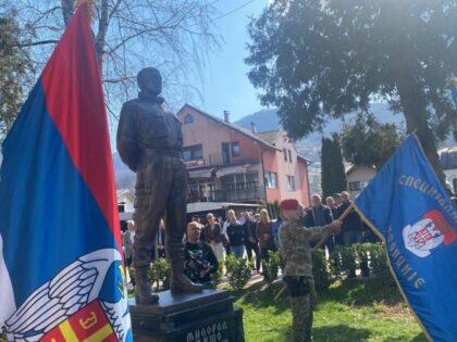 Služen je i parastos! Otkriven spomenik komandantu Miloradu Miši Pelemišu
