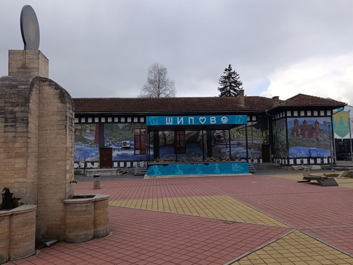 Ponos Šipova: Mural patrijarha Pavla postao mjesto za fotografisanje