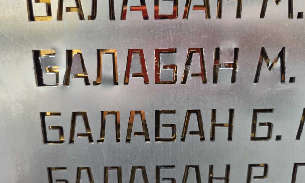 Da im više ne padne na pamet! Priveden vandal koji je izgrebao imena na spomeniku u Banjaluci