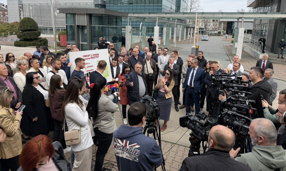 Stanivuković o cijenama ispred Vlade, Minić ga iznenadio i poručio: Sve smo već uradili, nema rasprave po trotoarima VIDEO