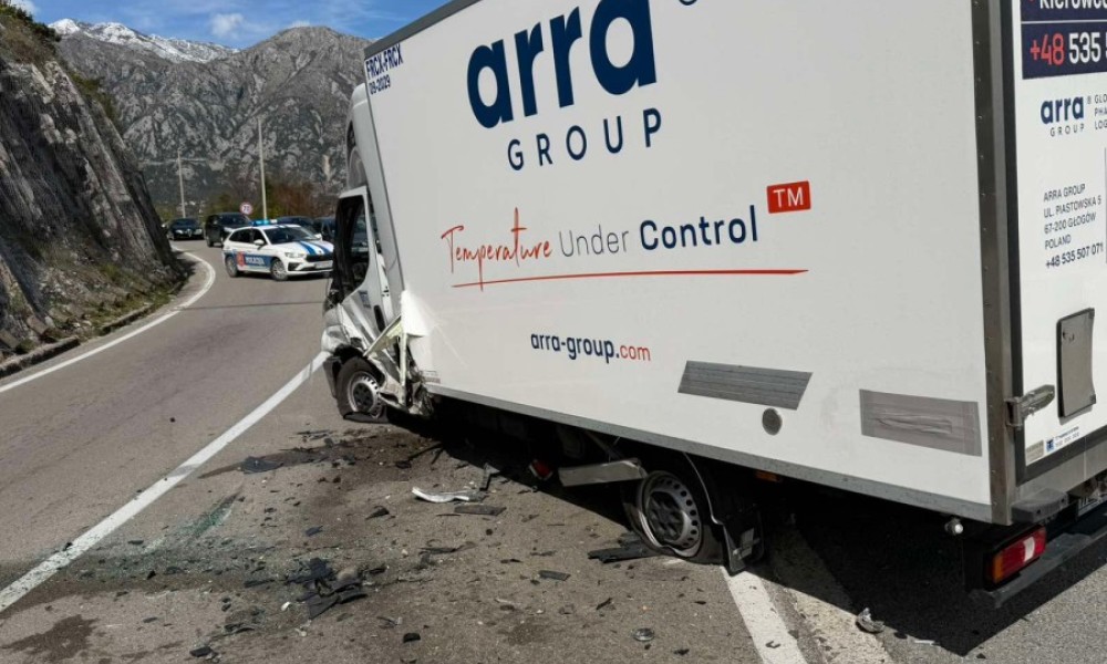 Sudar kamiona i automobila na putu: Jedna osoba poginula, tri povrijeđene