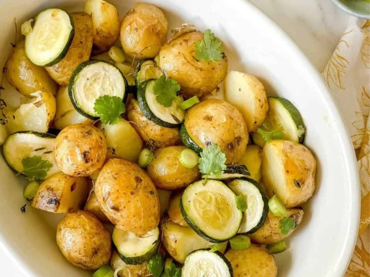 Recept dana: Posna salata od tikvica i krompira