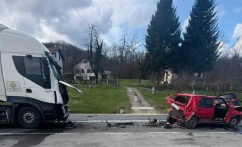 Vozačima se savjetuje oprez: Težak sudar dva kamiona i dva auta, ima povrijeđenih