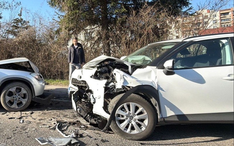 Teška saobraćajka: Na vozilima pričinjena značajna materijalna šteta, nije poznato ima li povrijeđenih VIDEO