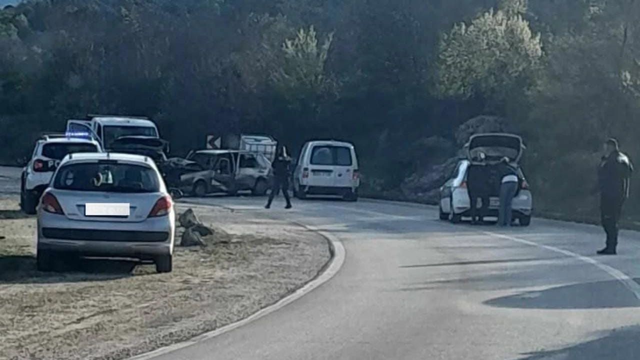 Teška saobraćajka: Sudar tri vozila, povrijeđeno šest osoba