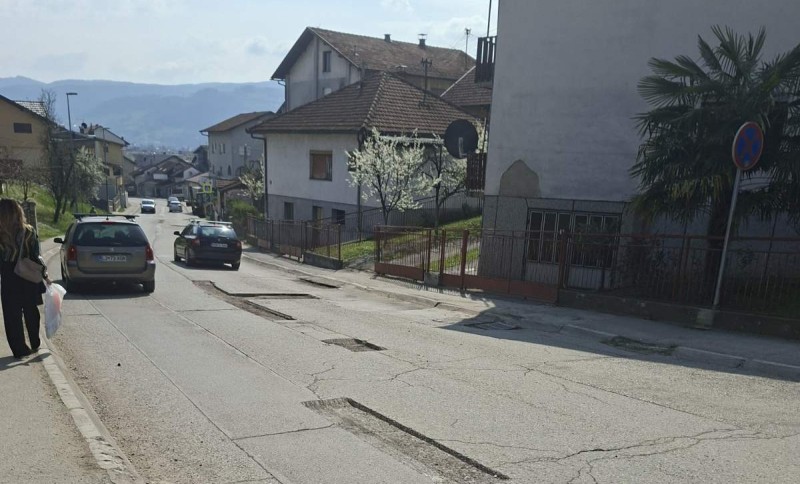 Sanacija udarnih rupa u banjalučkoj ulici: Apel vozačima da koriste alternativne pravce
