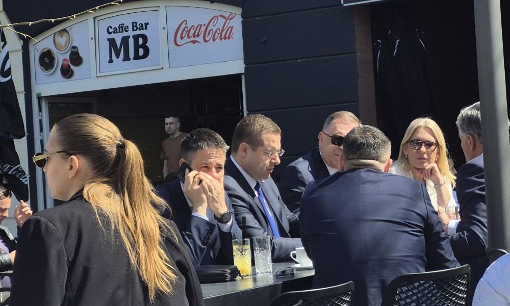 Dok čekaju Trampa: Dodik i zvaničnici Srpske na kafi u Banjaluci FOTO/VIDEO