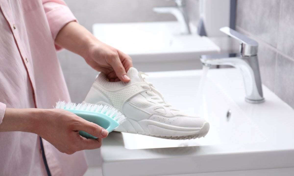 Zaboravite veš mašinu: Ovaj trik vraća bijele patike u savršeno stanje