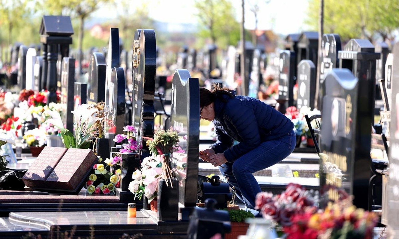 Pobusani ponedjeljak nije samo odlazak na groblje: Sveštenik otkrio šta je najvažnije
